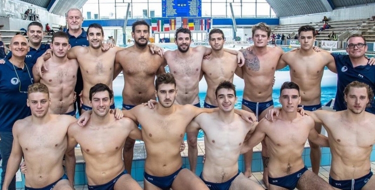 La plantilla de l'Astralpool, preparada per endur-se un bon resultat a Savona | @cnswaterpolo