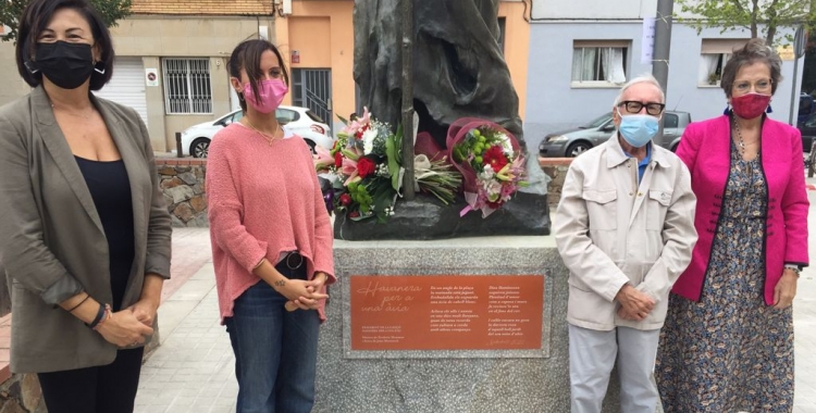 La placa a la plaça dels Avis | Ràdio Sabadell