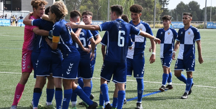 Els jugadors del CES juvenil celebrant un gol a la victòria contra l'Atlètic Balears | Twitter