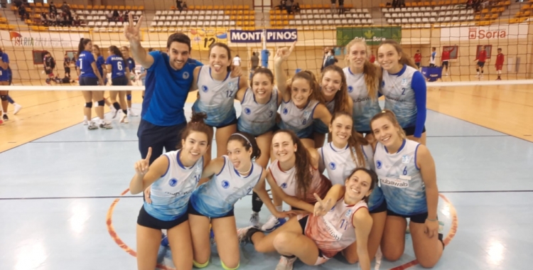 El Natació Sabadell femení celebrant el primer punt de la temporada | Club Natació Sabadell