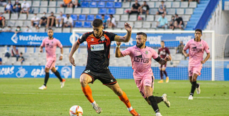 Coch en una acció del partit contra la Balona | CES