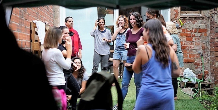 'Puntes Rebels' el calendari feminista i solidari realitza el seu primer podcast en directe, aquest diumenge a la plaça de la Creu Alta