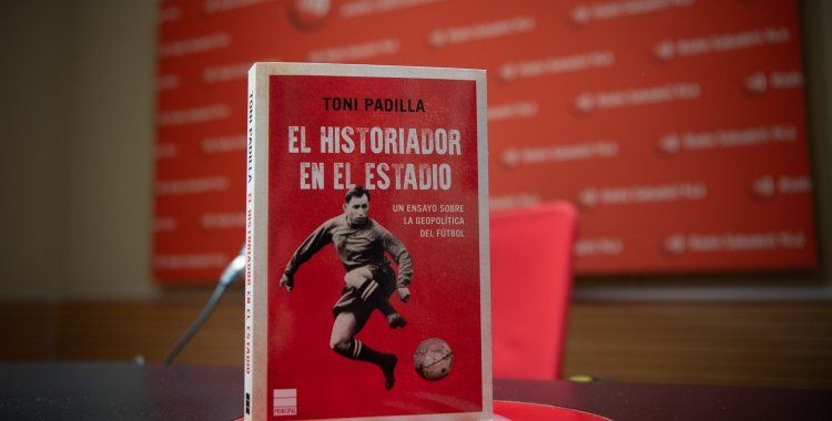 'El historiador en el estadio' és el quart llibre que publica Toni Padilla | Roger Benet