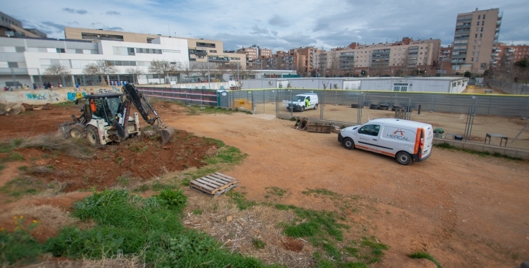 Terreny on s'ha de construir l'escola Virolet/ Roger Benet