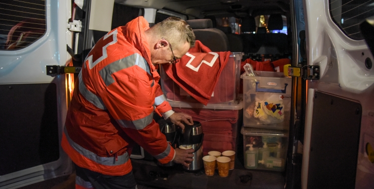 Personal de Creu Roja, durant l'Operació Fred/ Roger Benet