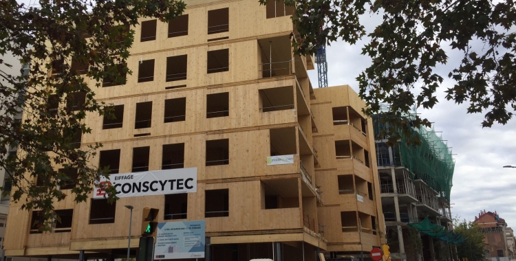 Vista de la façana de l'edifici de fusta de la carretera de Barcelona | Ràdio Sabadell