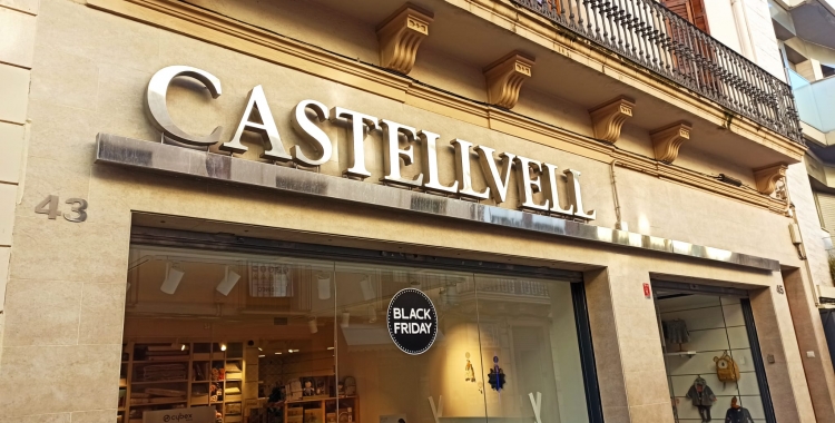 Una botiga amb ofertes del Black Friday | Pere Gallifa