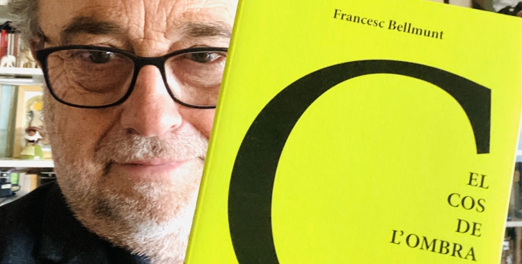El cineasta sabadellenc, Francesc Bellmunt, presenta el seu primer poemari 'El cos de l’ombra' a la Llar del Llibre