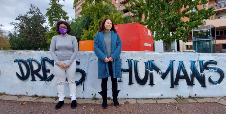 Marta Morell i Eva Abellán, al mur dels Drets Humans de Covadonga/ Karen Madrid