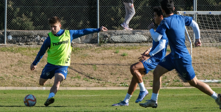 Aaron en una acció de l'entrenament d'avui al CAR | CES