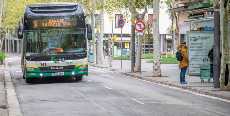 Un autobús a la Via Massagué | Roger Benet