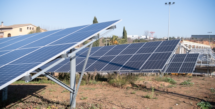 Plaques fotovoltaiques de la depuradora de Sant Pau de Riu-sec/ Roger  Benet