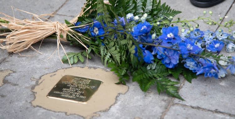 Les 'stolpersteine' recorden les víctimes de l'Holocaust | Roger Benet