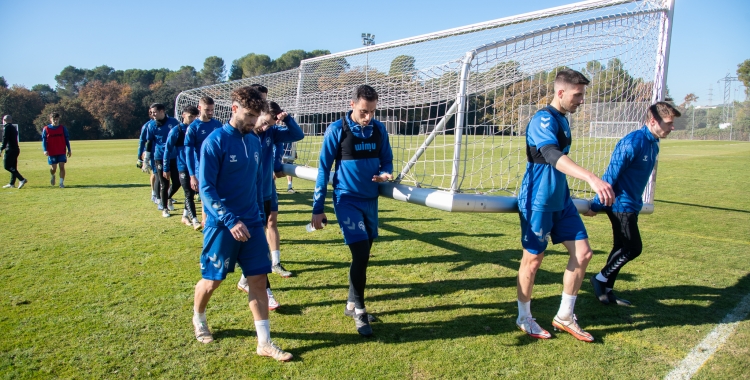 La plantilla arlequinada en un entrenament al CAR | Roger Benet