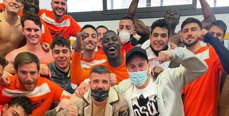 La Sabadellenca celebrant la victòria al vestuari | Instagram