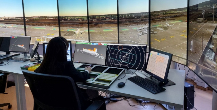 Simulador de control aeri d'Sky Way/ Karen Madrid