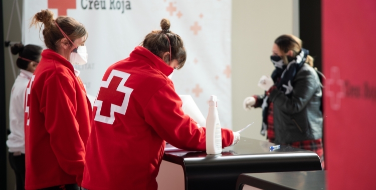 Voluntàries de Creu Roja Sabadell | Roger Benet