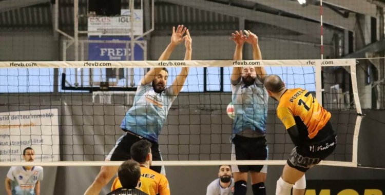 El sènior masculí en un partit de la segona volta | @CNSvolei