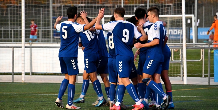 Els jugadors del CES 'B' durant el partit contra el Cerdanyola 'B' | @futbaseces