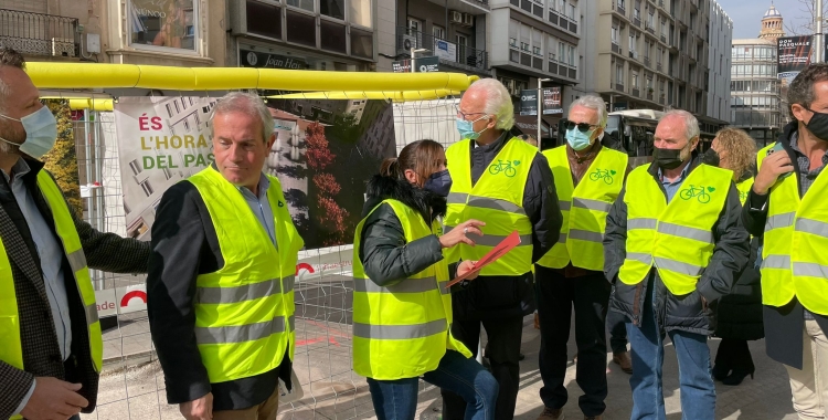 Marta Farrés durant la visita d'obres al Passeig