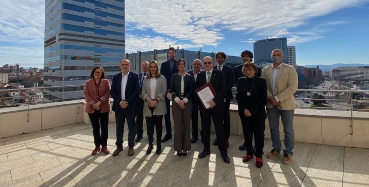 Foto de família entre les institucions i entitats signants del document | Júlia Ramon