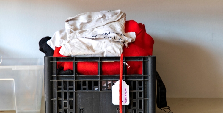 Usuari Càritas: "Dormo en un cotxe, vinc al servei d'esmorzar i ara vull fer un curs per sortir del carrer"