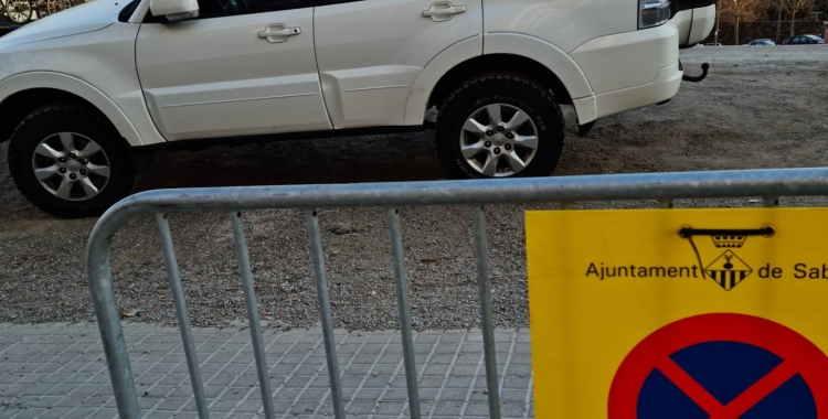 L'Associació de Veïns de la Concòrdia denuncia que els cotxes encara fan ús de l'aparcament de l'Eix Macià