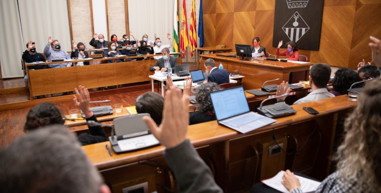 Un moment de la votació del Ple/ Roger Benet