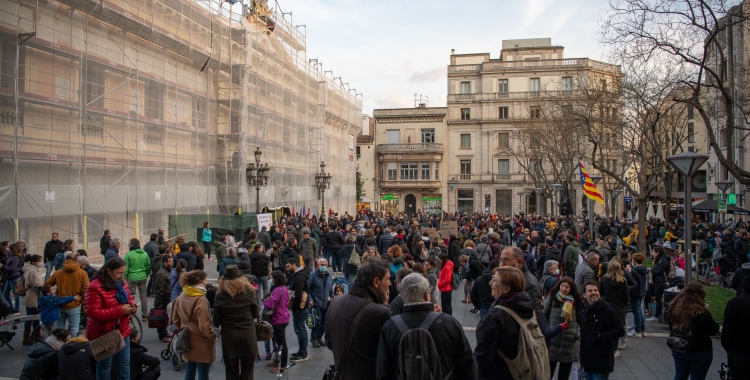 Mig miler de persones es concentren contra la sentència del 25% de castellà a l'aula | Roger Benet