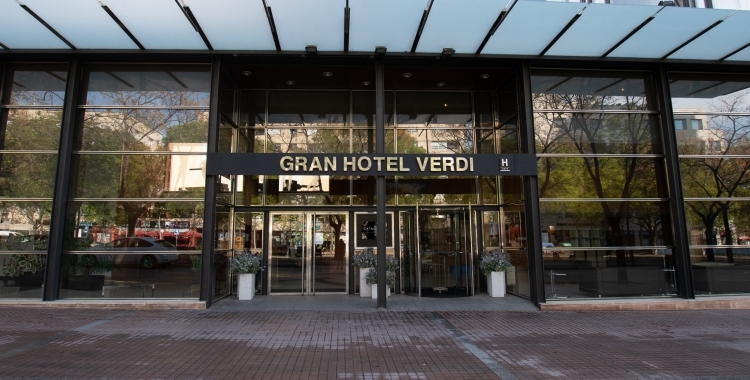 Imatge de l'entrada de l'Hotel Verdi | Roger Benet