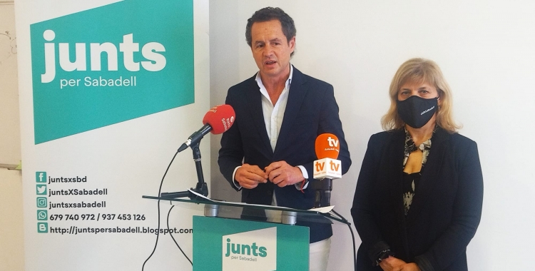 Matas al costat de Mercè Cantero, coordinadora local de Junts | Cedida