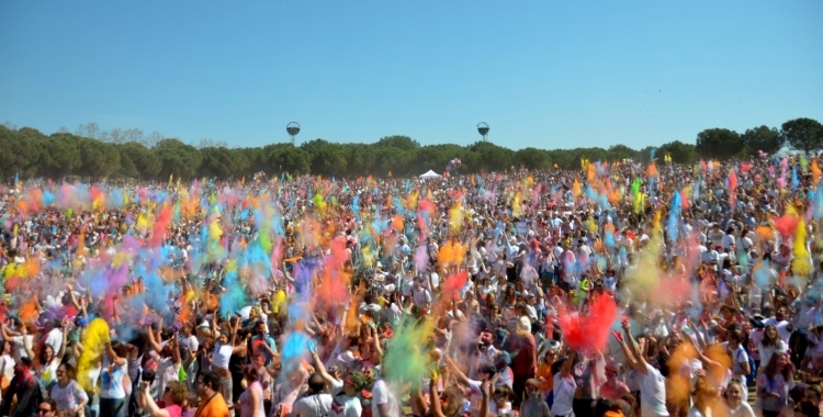Explosió de color al Holi de Sabadell | David Bisbal