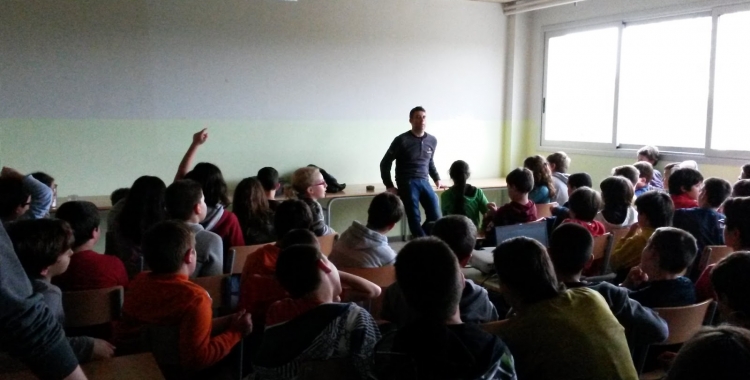 Albert Cusidó, en una xerrada a l'escola Pinediques de Taradell 