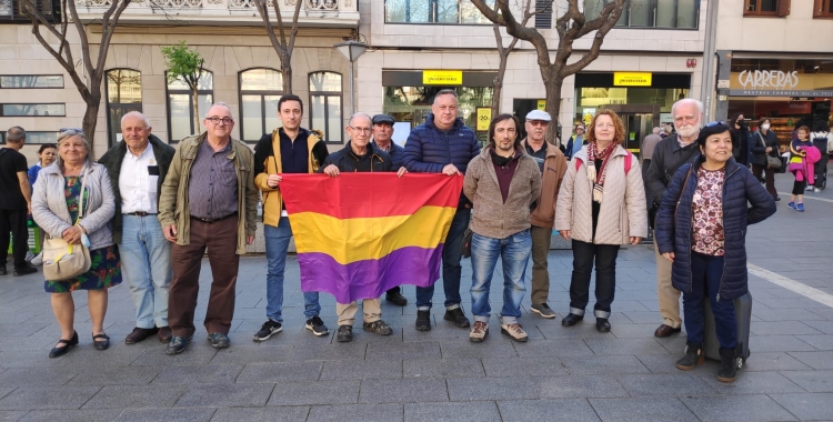 Membres de la Plataforma Consulta Popular Monarquia o República de Sabadell | Pau Duran