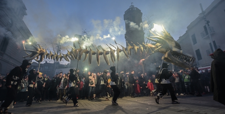 Marina Travé (Cebafoc): "Volem apropar la cultura popular a la ciutat, a través del foc, les espurnes i la percussió"