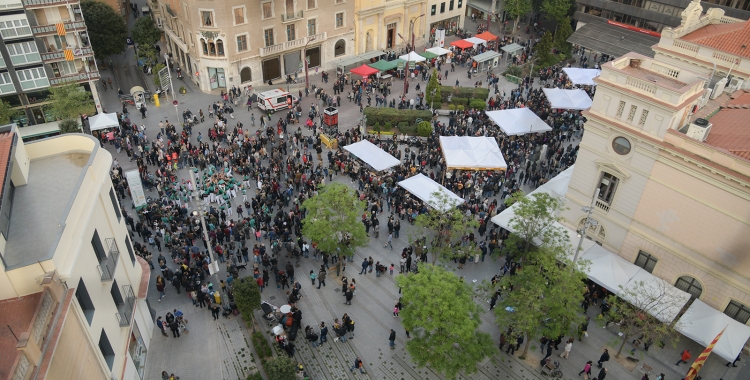 La plaça del Doctor Robert duran el Sant Jordi de 2019 | Roger Benet 