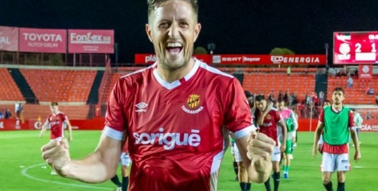 Édgar celebrant el triomf tarragoní contra l'Alcoyano | Nàstic