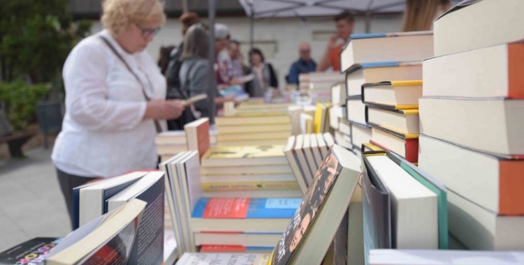 Una parada de llibres, en un Sant Jordi abans de la pandèmia/ Roger Benet