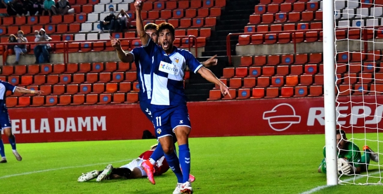 Néstor Querol, reclamant un 'gol fantasma' en l'1-0 de la primera volta | CES
