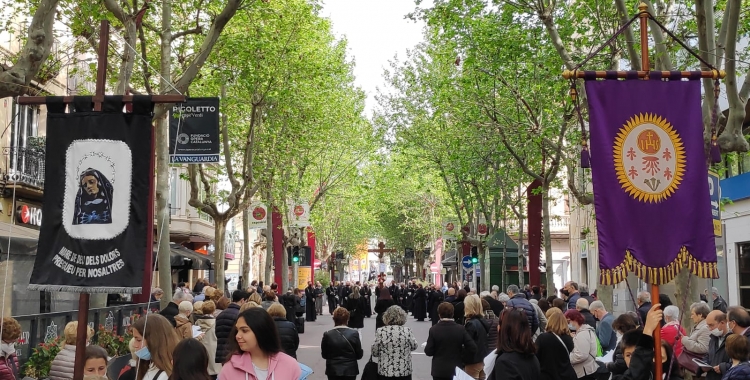 El 'Via Creu' passant per la Rambla, a la meitat del recorregut previst | Pau Duran