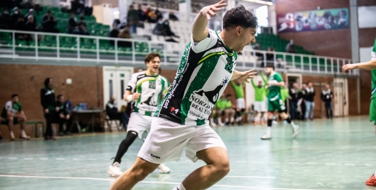 Un instant del partit entre l'OAR i l'Handbol Bordils | Èric Altimis