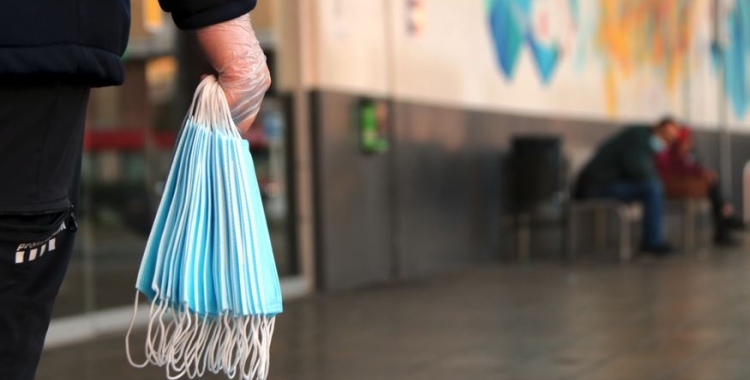 Els ciutadans compren més mascaretes quirúrgiques que FFP2 | ACN