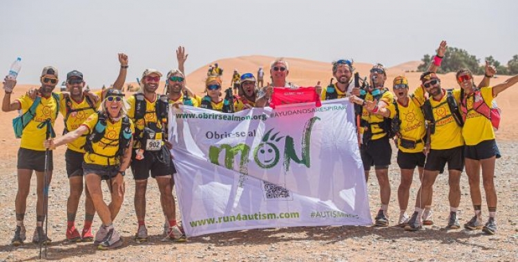 L'equip d'Obrir-se al món a la Marató de Sables | Cedida