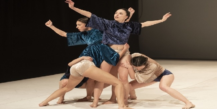 Cinc dones i germanes donen vida a Meohadim per parlar sobre les seves vivències sense utilitzar paraules.