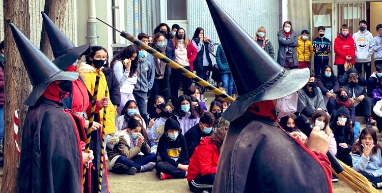 El curtmetratge #BRUIXES, escrit, realitzat i interpretat per l’alumnat de 3r de l’ @inscanoriac , ha estat seleccionat a la 14a edició del Festival Internacional de Cinema en Català  @FICCAT 