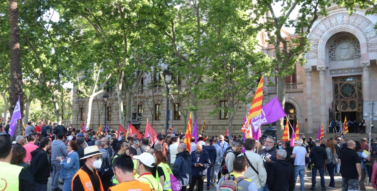 Unes 200 persones s'han concentrat aquest matí a les portes del TSJC | ACN