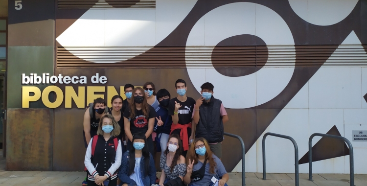 ? ÀUDIO #AlMatí |  Descobrim la vinculació entre la Biblioteca de Ponent i l'@escola_xalest amb les diverses activitats que impulsen a les xarxes socials com els reptes de #TikTok o el #bookfacefriday #Instagram o els projecte de l'inventar