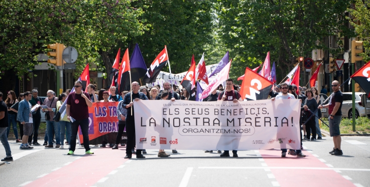 La manifestació pujant per l'avinguda Barberà | Roger Benet