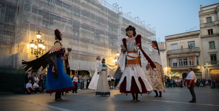 Els Gegants de Sabadell durant el ball d'exhibició | Ràdio Sabadell