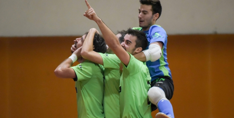 Marc Pagès, celebrant un gol en un derbi contra el Club  | Roger Benet